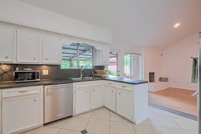 8018 Zimmermann Drive, Houston, TX 77088 - Photo 16