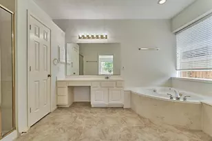 9915 Willow Crossing Dr, Houston, TX 77064 - Photo 24