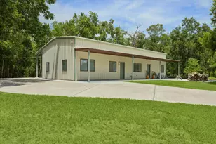 1425 Oak Hollow Dr, Dickinson, TX 77539 - Photo 6