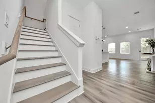 318 Neyland St, Houston, TX 77022 - Photo 8
