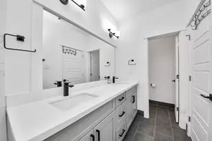318 Neyland St, Houston, TX 77022 - Photo 12