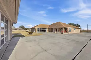510 Country Ln, Bridge City, TX 77611 - Photo 4