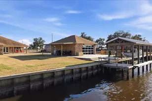 510 Country Ln, Bridge City, TX 77611 - Photo 6