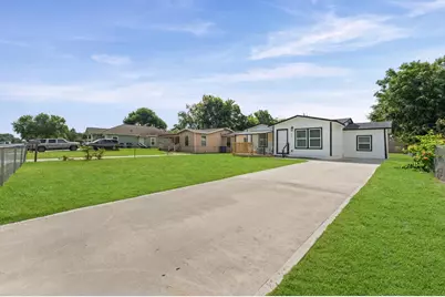 509 17th Avenue N, Texas City, TX 77590 - Photo 2