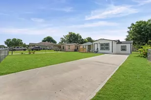 509 17th Ave N, Texas City, TX 77590 - Photo 2
