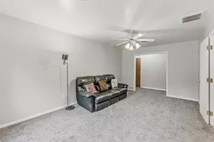 1207 21st St, Huntsville, TX 77340 - Photo 4