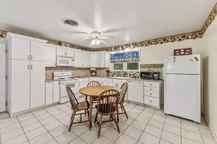 1207 21st St, Huntsville, TX 77340 - Photo 8