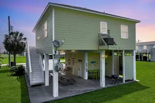 933 Westview, Crystal Beach, TX 77650 - Photo 18