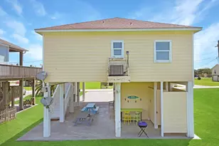 933 Westview, Crystal Beach, TX 77650 - Photo 16