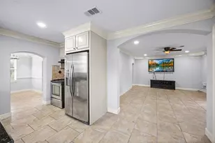 5303 Heatherbrook Dr, Houston, TX 77045 - Photo 10