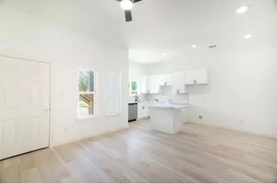 333 Delaware St #A, Houston, TX 77029 - Photo 4