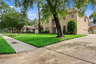4512 Park Shadow Dr, Baytown, TX 77521 - Photo 4