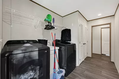 718 Main Street, Anahuac, TX 77514 - Photo 22