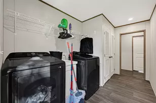 718 Main St, Anahuac, TX 77514 - Photo 22