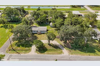 718 Main Street, Anahuac, TX 77514 - Photo 12
