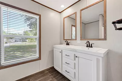 718 Main Street, Anahuac, TX 77514 - Photo 18