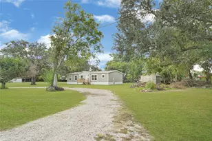 718 Main St, Anahuac, TX 77514 - Photo 22