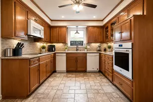 2947 Turtle Creek Dr, Wharton, TX 77488 - Photo 6