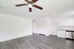 8122 Sterlingshire St, Houston, TX 77078 - Photo 2