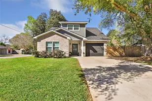 2201 Maple Ave, Liberty, TX 77575 - Photo 1