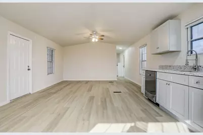 5806 S Hwy 35, Alvin, TX 77511 - Photo 6