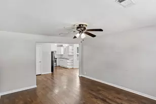 103 N Texas St, Madisonville, TX 77864 - Photo 4