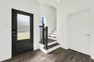 449 W 25th St, Houston, TX 77008 - Photo 2