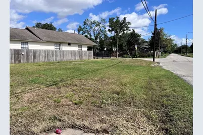 809 W Hedrick Street, Houston, TX 77011 - Photo 1