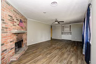 915 Hackberry St, La Porte, TX 77571 - Photo 22