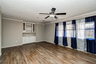 915 Hackberry St, La Porte, TX 77571 - Photo 24