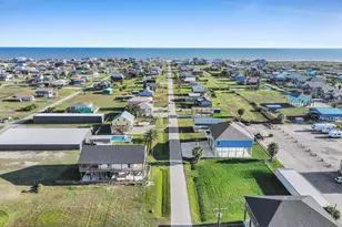 979 O'Neal Rd, Crystal Beach, TX 77650 - Photo 2