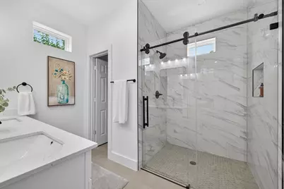 5027 Willow Glen Drive #A-B, Houston, TX 77033 - Photo 18