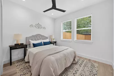 5027 Willow Glen Drive #A-B, Houston, TX 77033 - Photo 16
