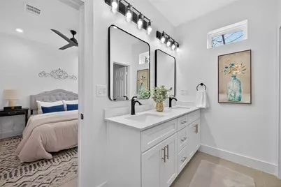 5027 Willow Glen Drive #A-B, Houston, TX 77033 - Photo 18