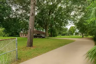 2201 Fairbanks St, Nederland, TX 77627 - Photo 2