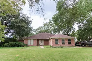 2201 Fairbanks St, Nederland, TX 77627 - Photo 1