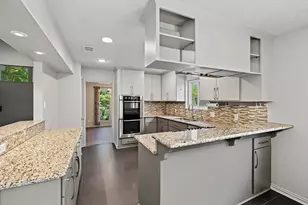 2750 Fontana Dr, Houston, TX 77043 - Photo 14