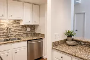 1302 Augusta Dr, Houston, TX 77057 - Photo 10