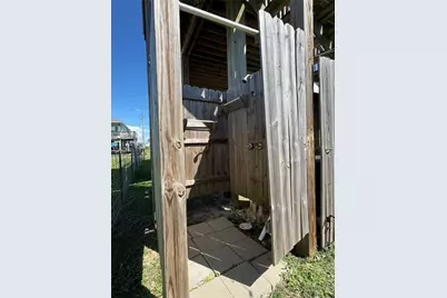 851 Trout Boulevard, Crystal Beach, TX 77650 - Photo 32