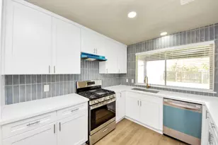 205 Cole St, Webster, TX 77598 - Photo 4