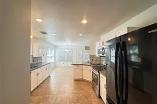 210 Rolling Plains Dr, Sugar Land, TX 77479 - Photo 8