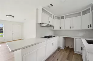 750 Jeny Ln, Beaumont, TX 77707 - Photo 2