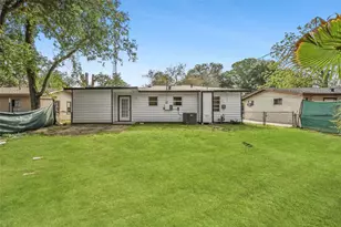 750 Jeny Ln, Beaumont, TX 77707 - Photo 4