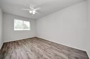 5811 Cartagena St, Houston, TX 77035 - Photo 24