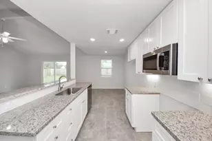 5811 Cartagena St, Houston, TX 77035 - Photo 16