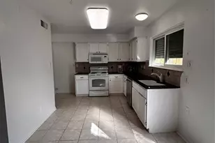 7521 Beaudelaire Cir, Galveston, TX 77551 - Photo 12