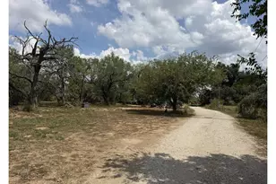 18124 County Rd 163, Elmendorf, TX 78112 - Photo 6