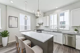 2708 Grand Fountains Dr, Houston, TX 77054 - Photo 2