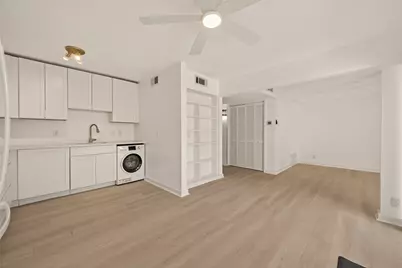 5115 Del Monte Drive #4/D, Houston, TX 77056 - Photo 10