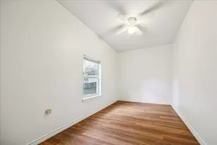 7933 Elwood St, Houston, TX 77012 - Photo 16